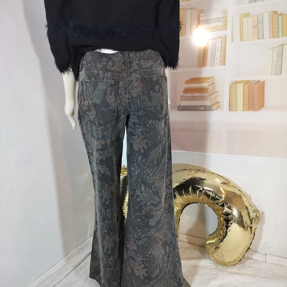 Women's Pants - Picture 4 of 5